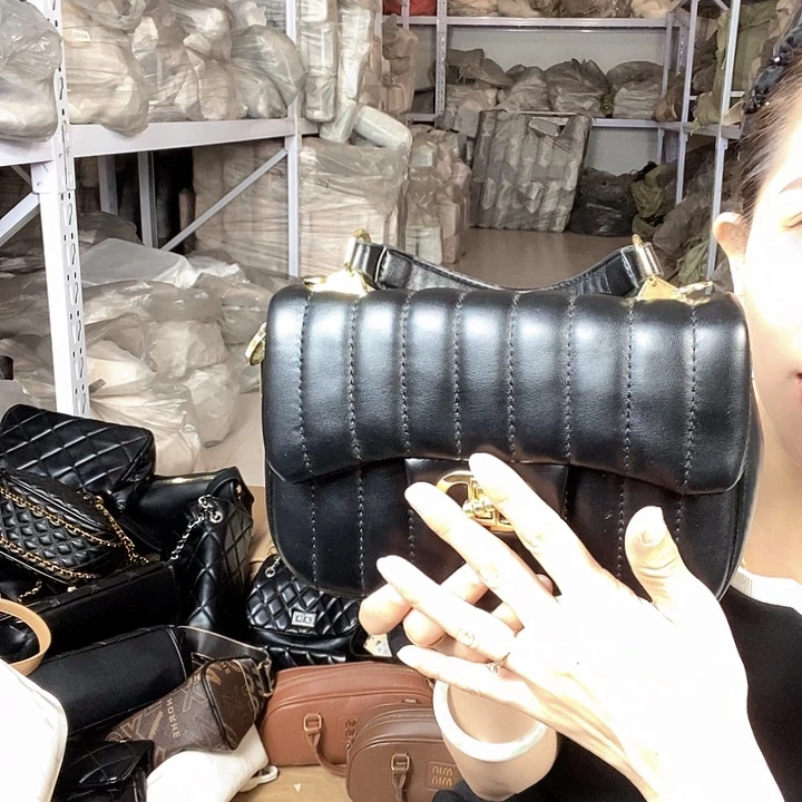 蚕丝小牛剖层皮革PU