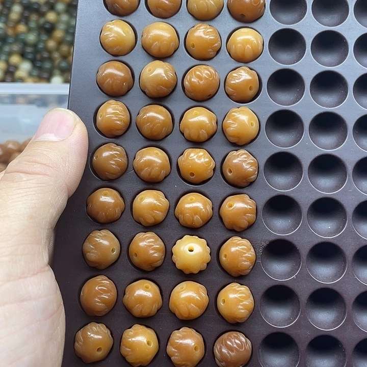 白玉菩提吊坠13雕刻吞噬30颗➕灯牌宠10颗