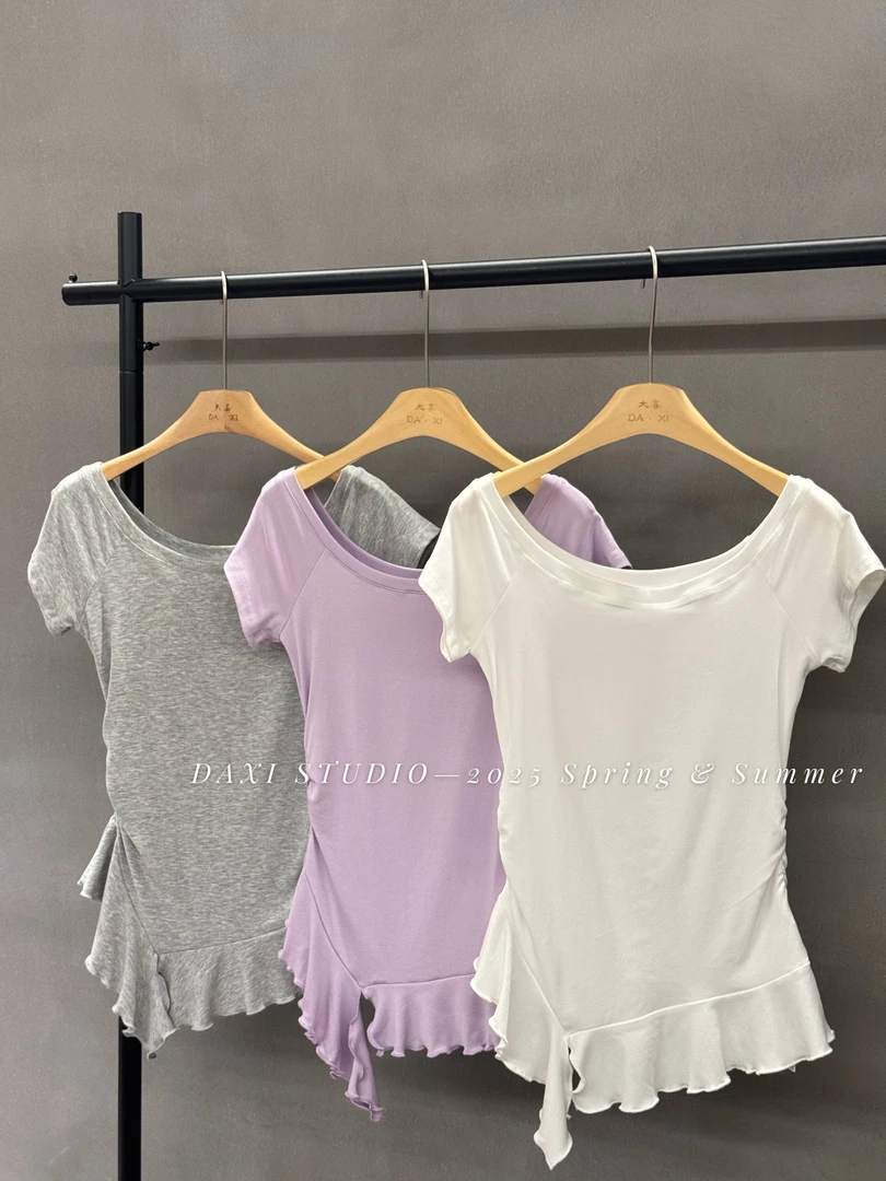 不规则荷叶边下摆大领口T恤