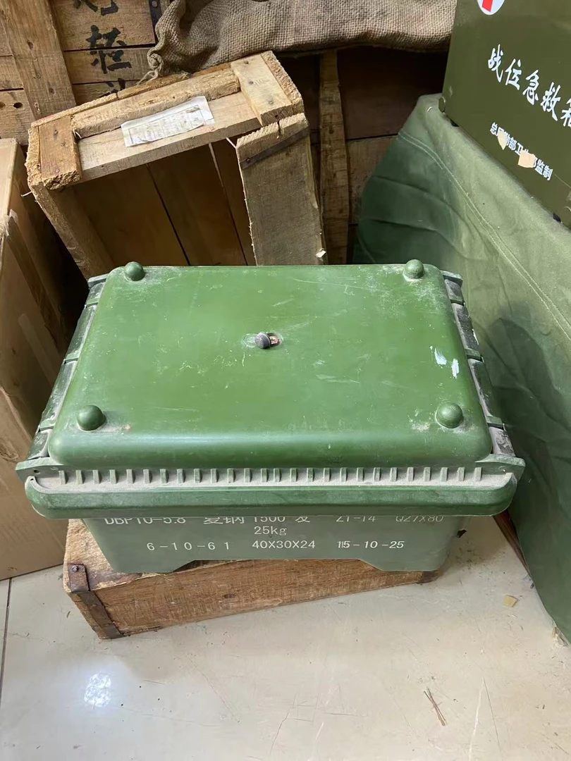 库存老货 绿色收纳箱防水防潮 耐摔防爆