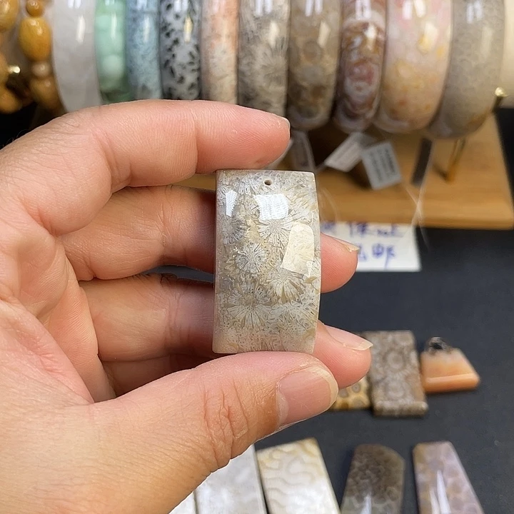 硅化珊瑚（珊瑚玉）未镶嵌手镯