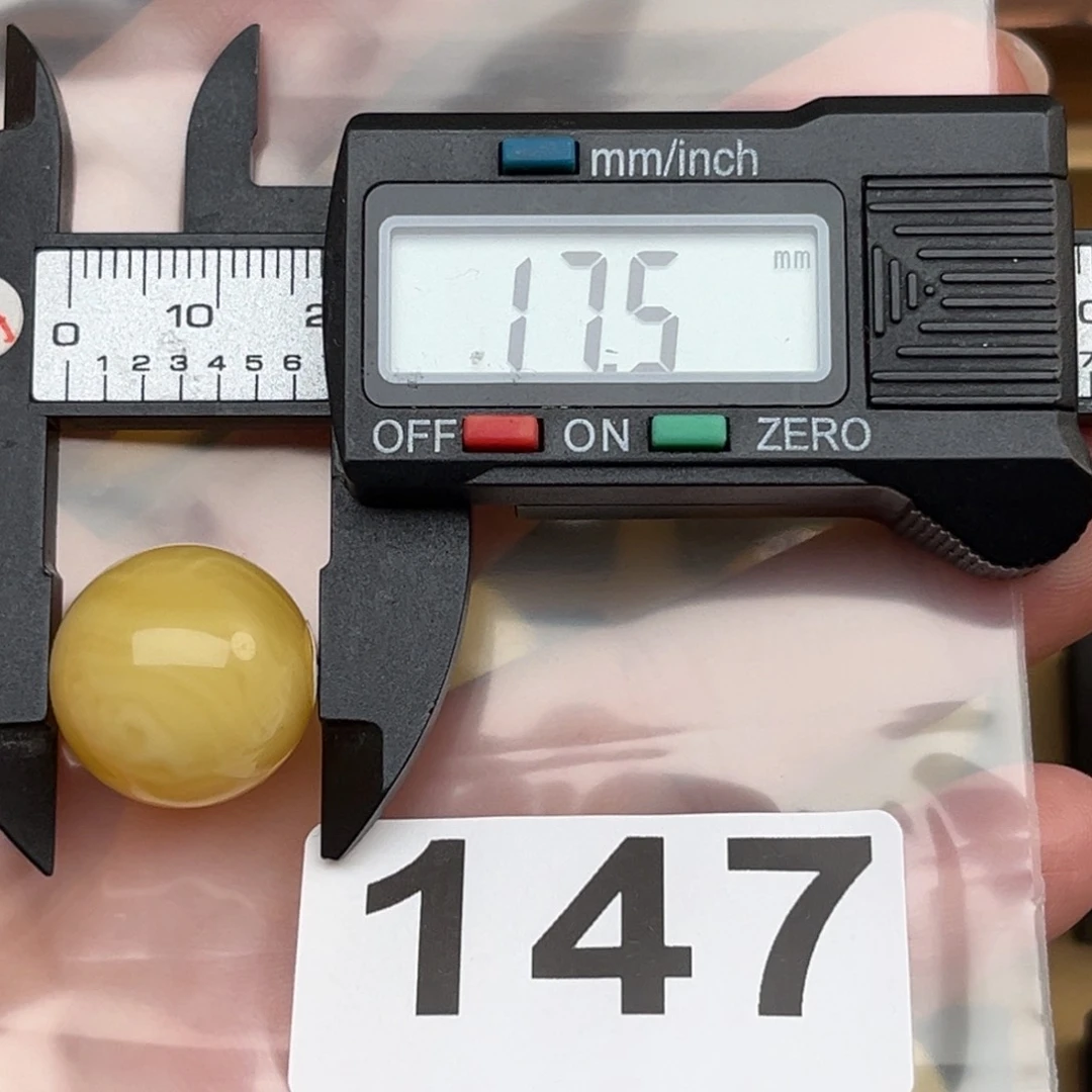 墨***吾未镶嵌蜜蜡裸石蜜蜡