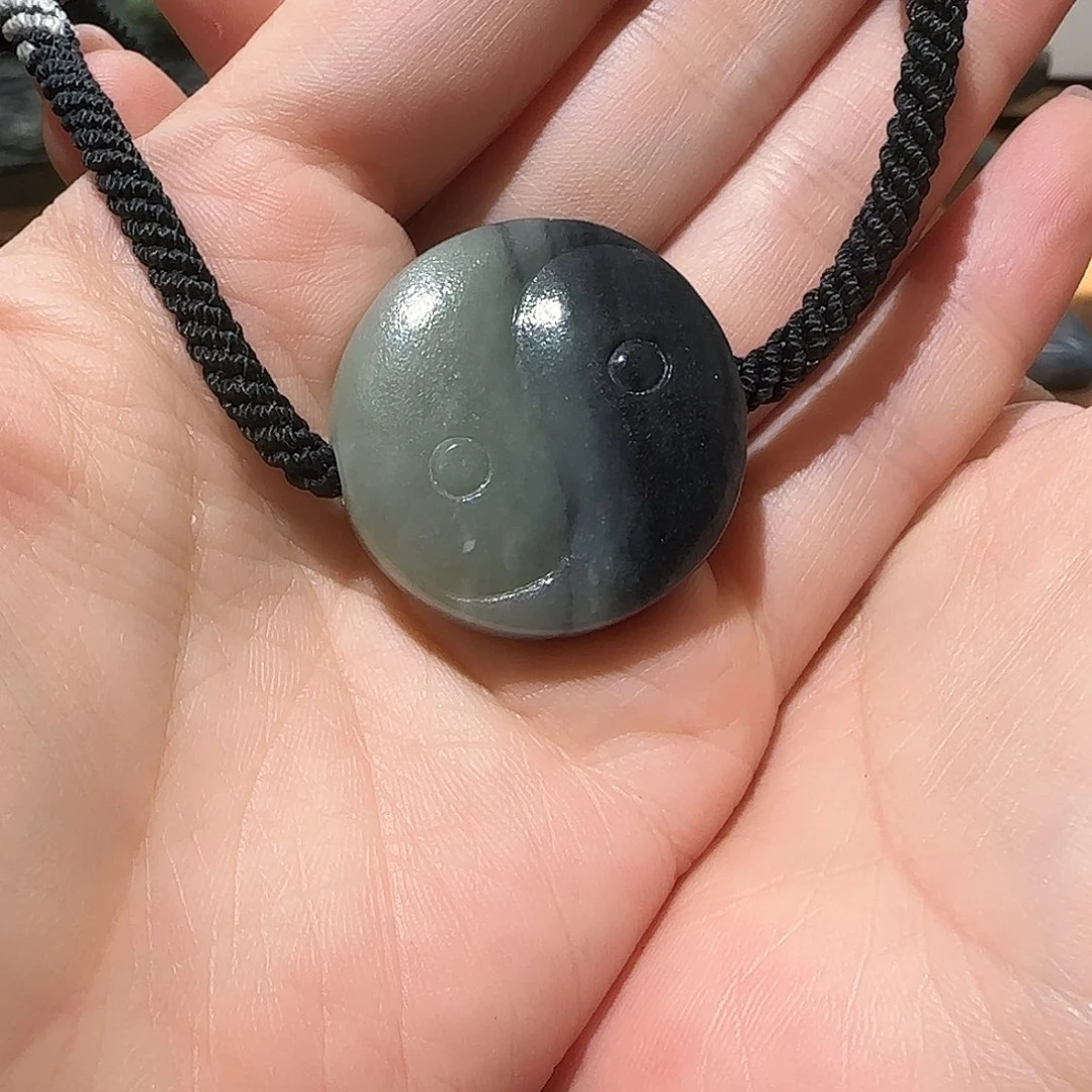 杨***青和田玉未镶嵌颈饰