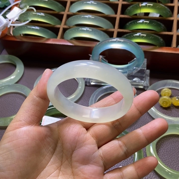 蛇纹石玉未镶嵌手镯53