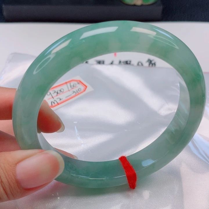阿***ღ翡翠未镶嵌手镯61圈