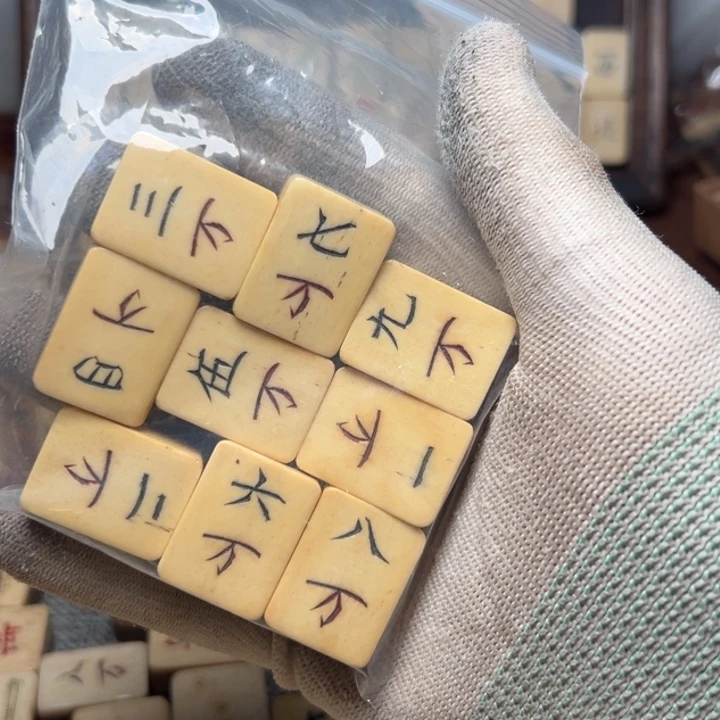 （***缘实心竹雕刻手把件