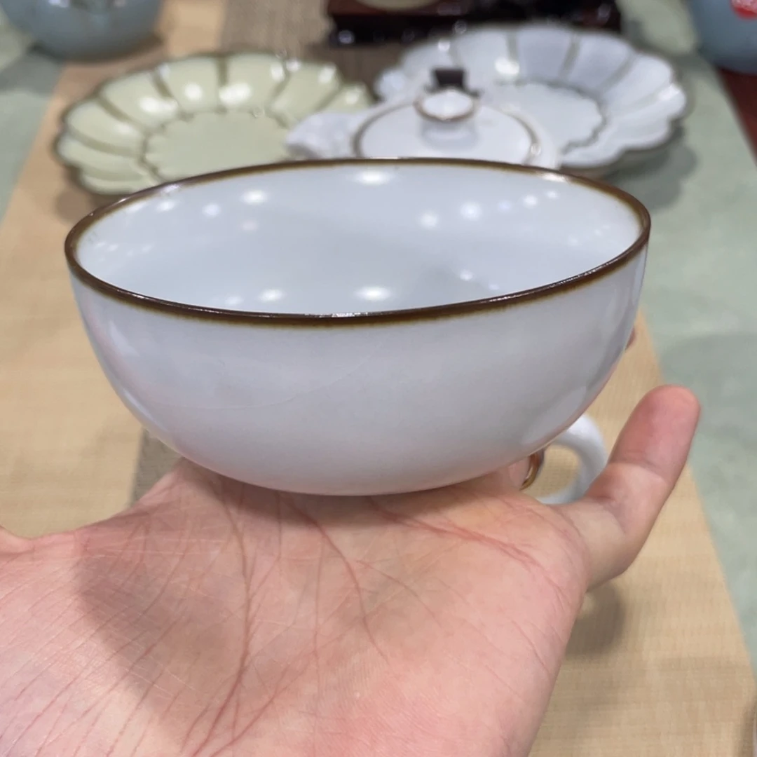 瓷片。。。。。。。。。。。。。