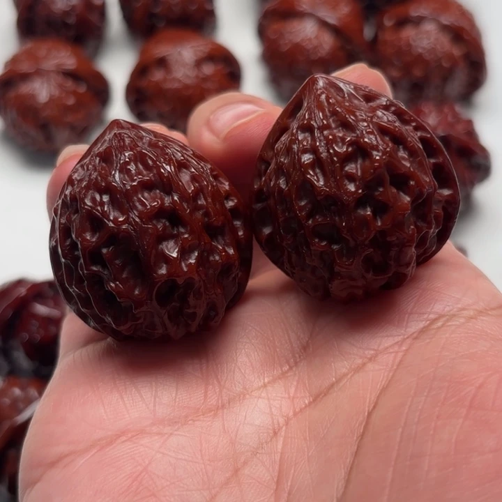 文玩核桃吊坠金牛