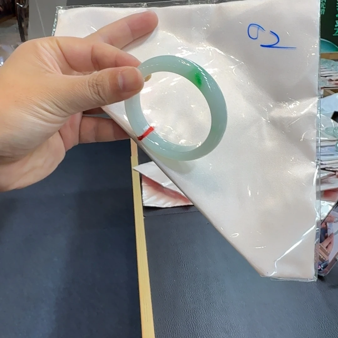 翡翠未镶嵌手镯手镯