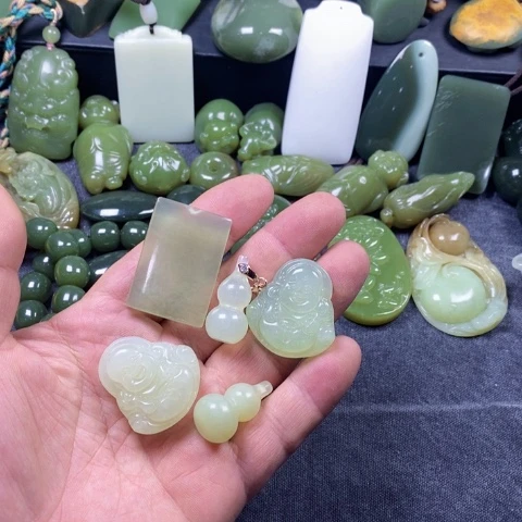 未镶嵌蛇纹石玉颈饰