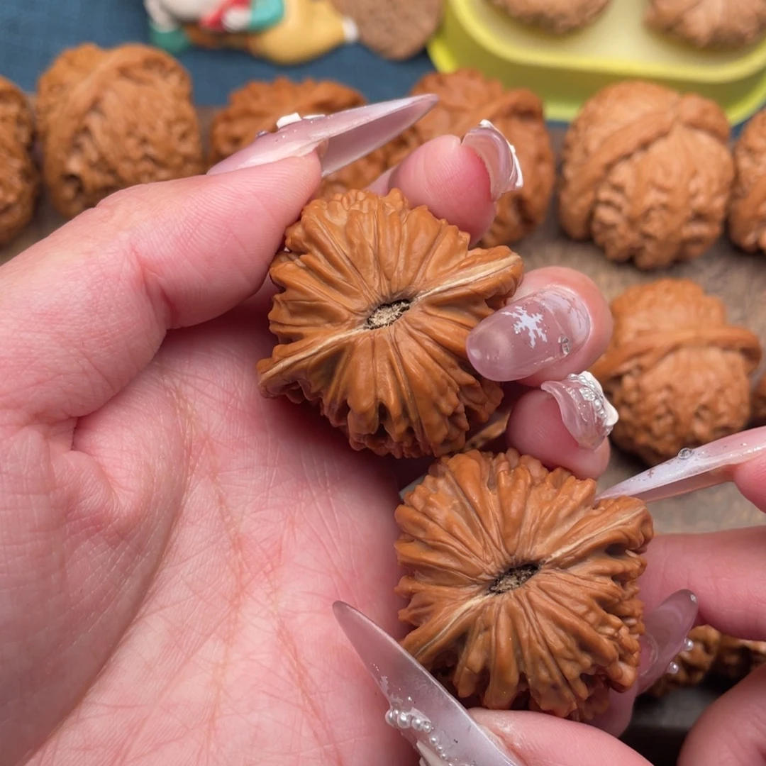 文玩核桃把件全品精配红皮平谷楼40