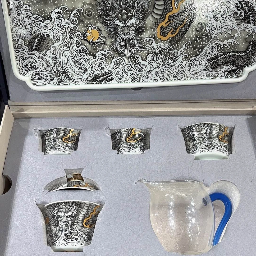 瓷片景德镇瓷器精品陈列