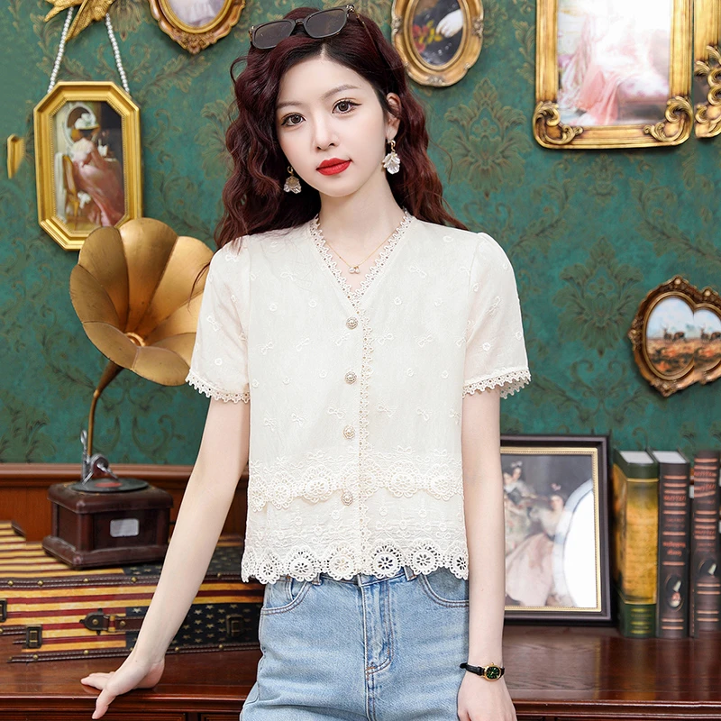 时尚V领气质短款法式小众蕾丝百搭洋气夏季减龄开衫短袖绣花上衣