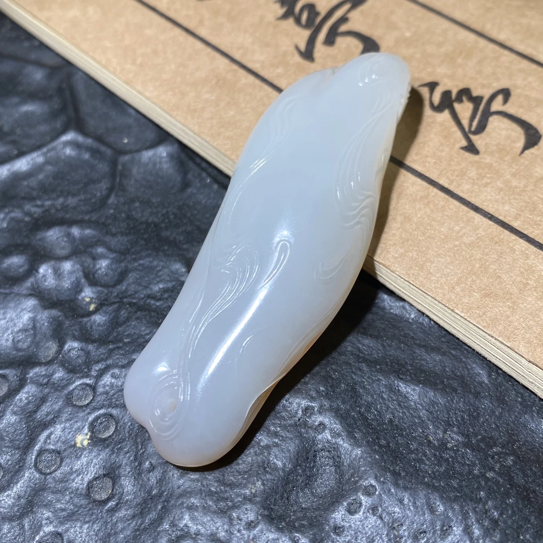 和田玉随型挂件苏工精雕