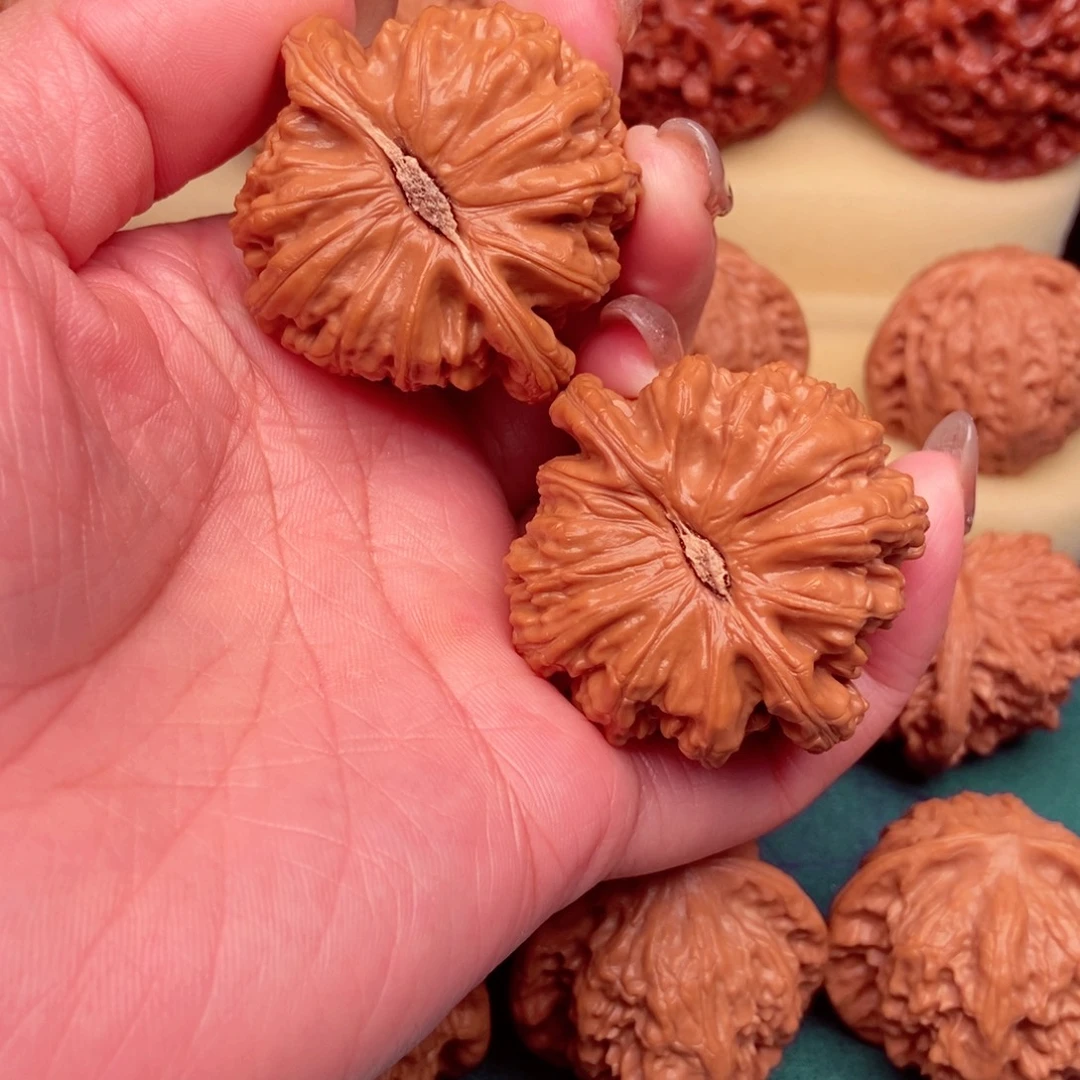 z***g文玩核桃吊坠白狮45