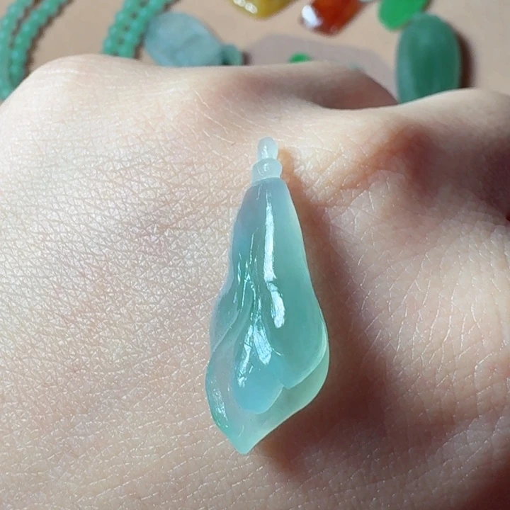 定制翡翠未镶嵌花