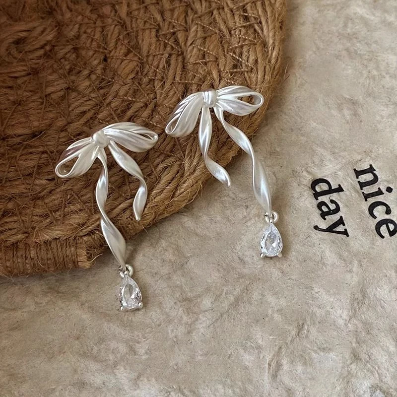 爆款芭蕾风蝴蝶结耳钉高级感独特个性轻奢时尚2025年新款百搭耳夹