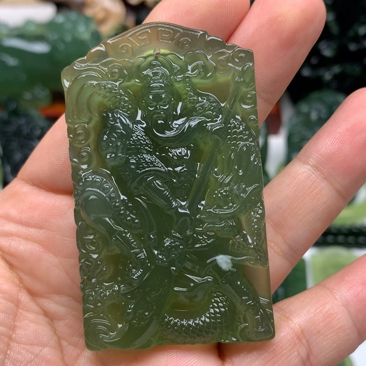 暖***哥未镶嵌蛇纹石玉颈饰