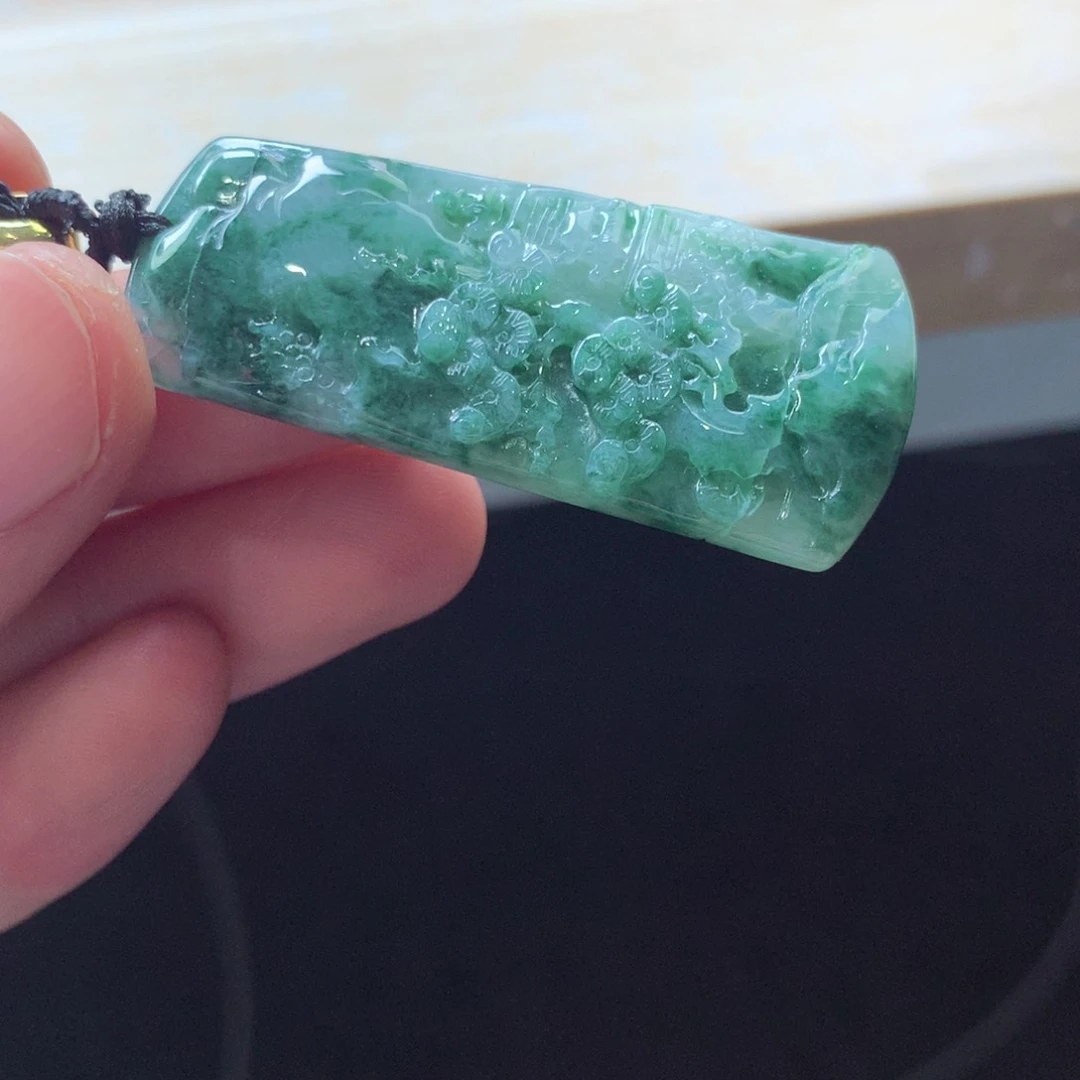 翡翠颈饰未镶嵌吊坠