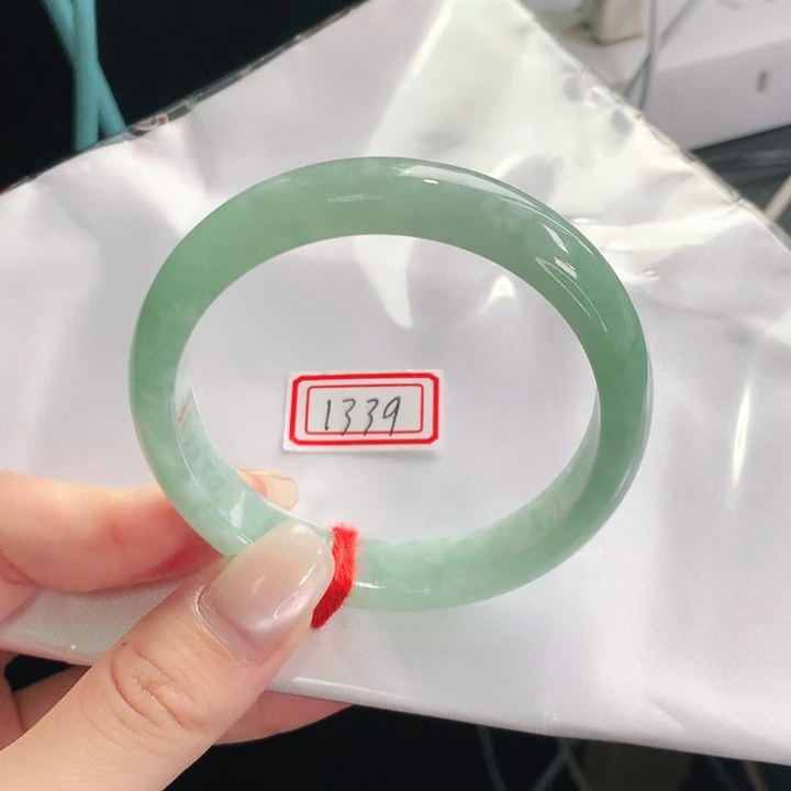 翡翠手镯未镶嵌天然缅甸翡翠手镯01