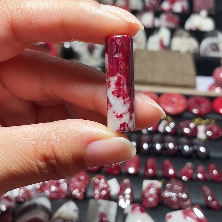 天然辰砂原石晶体桶珠