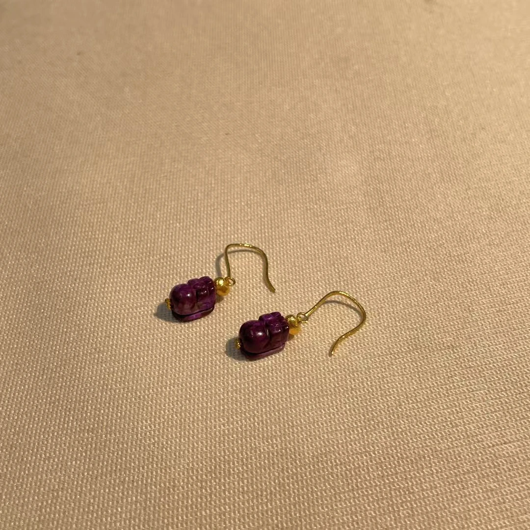 舒俱来帝王紫貔貅耳钩18k（梨落）AZB6174