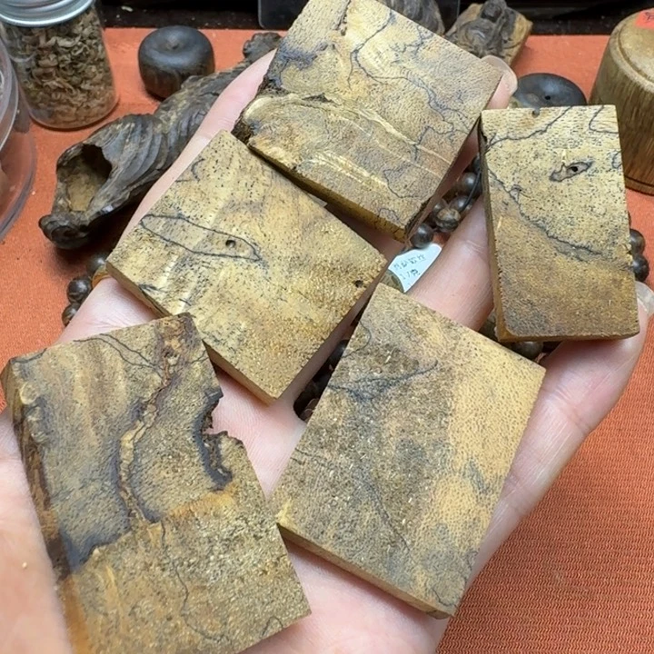 大叶紫檀（黑酸枝木类）