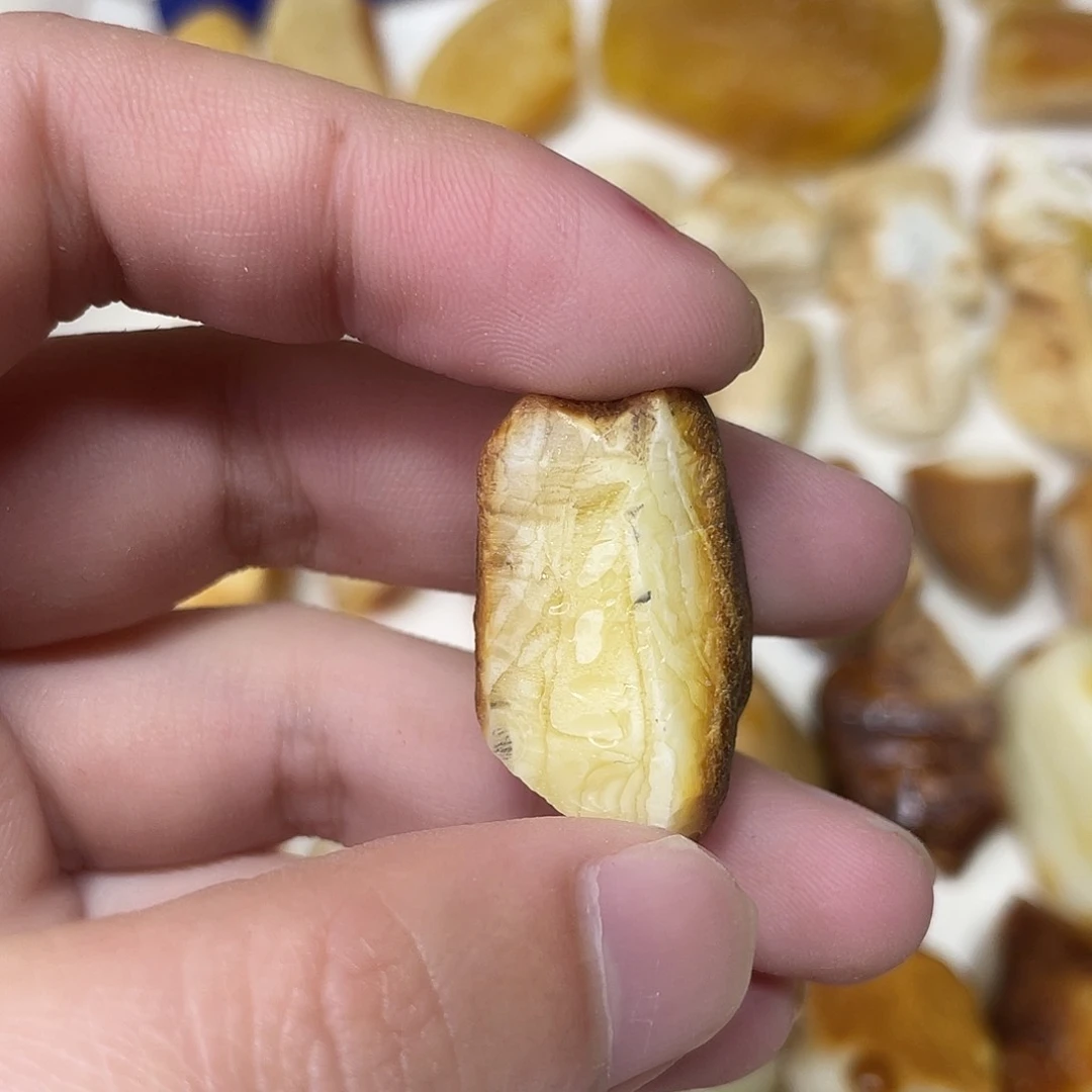 定制琥珀未镶嵌孤**原矿琥珀