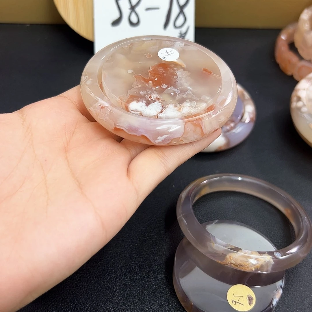 牛***张玛瑙/玉髓手镯未镶嵌56