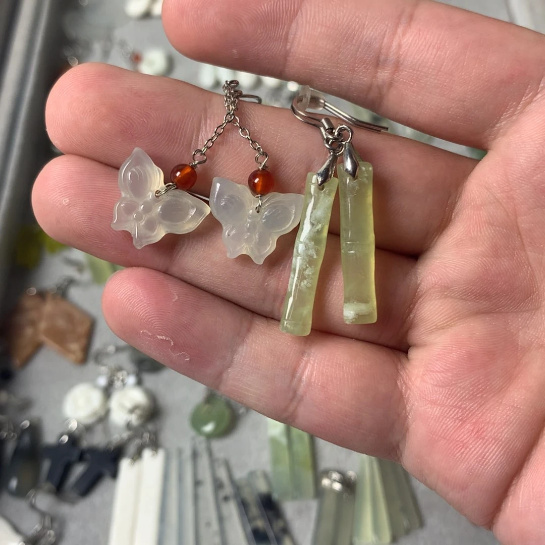 蛇纹石玉耳环未镶嵌小*瓜