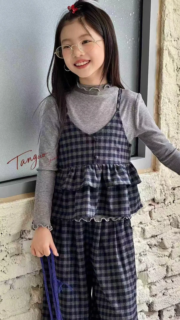 2025新秋款女童韩版格子甜美时尚吊带三件套