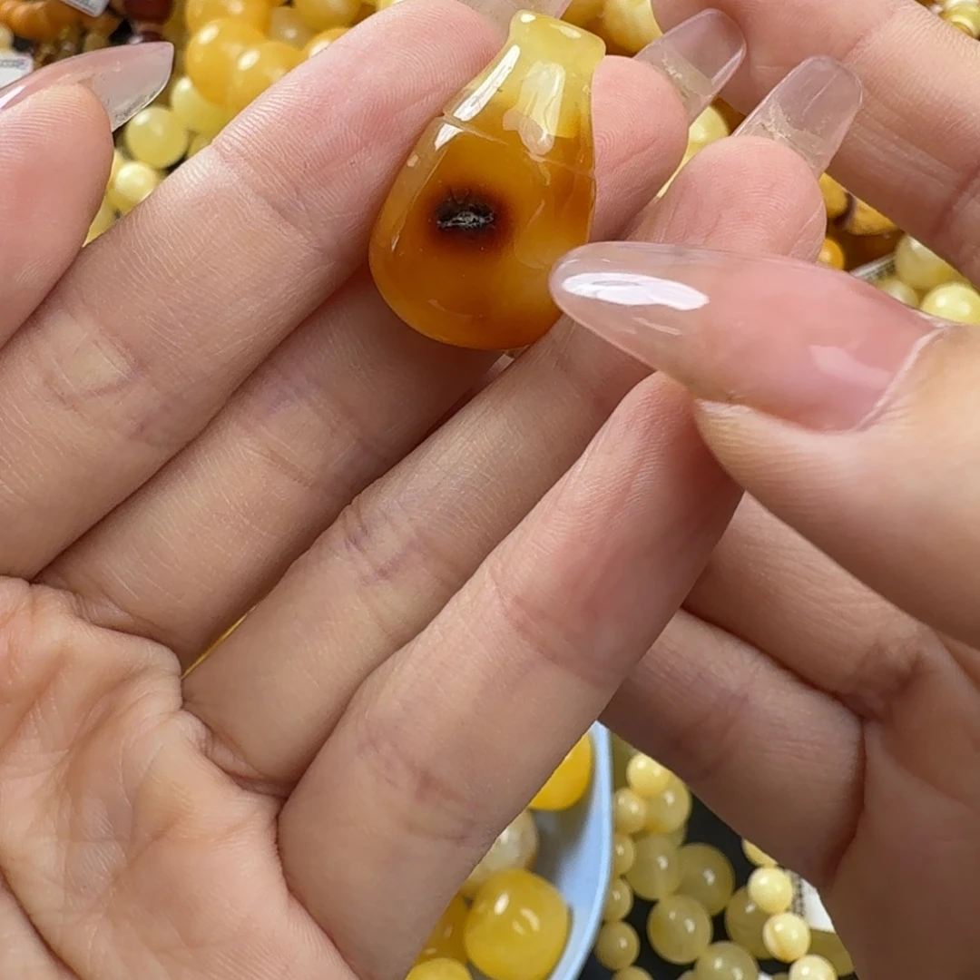 琥珀未镶嵌珠宝奇石