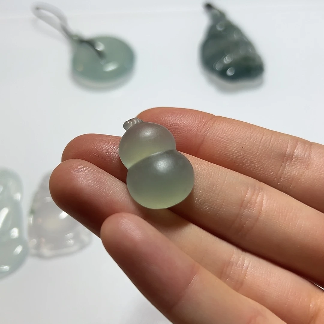 定制翡翠未镶嵌挂件