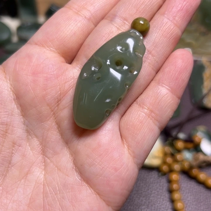 三***哥岫岩河磨玉（透闪石质玉）未镶嵌颈饰