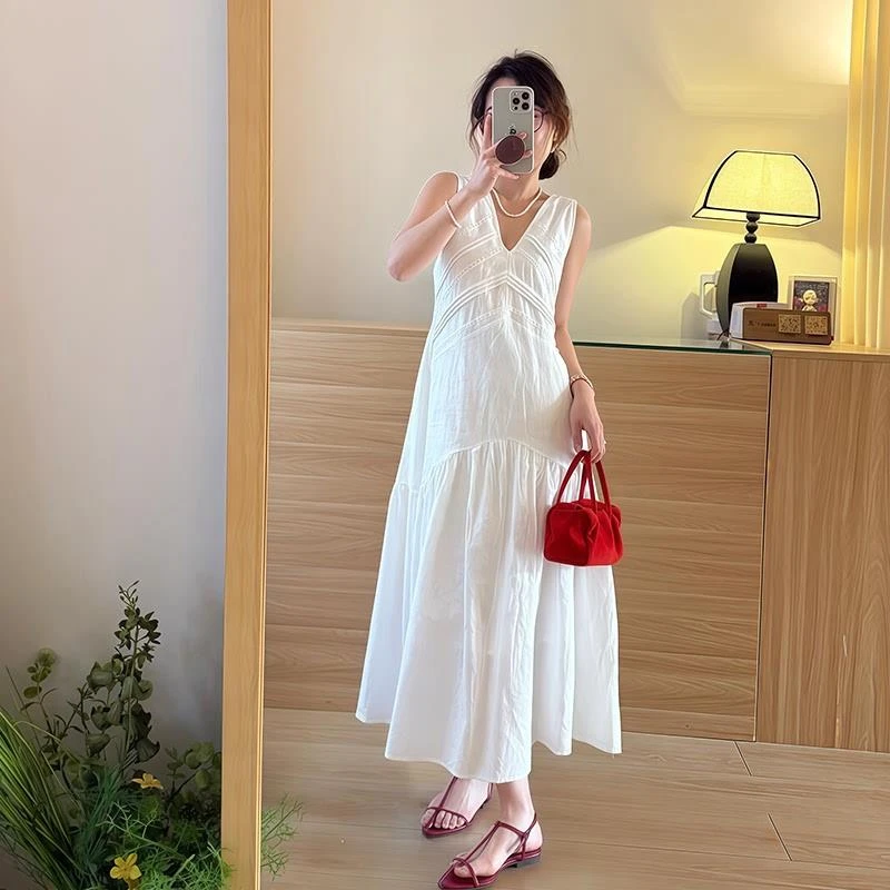 设计感气质小众休闲连衣裙女2025夏季新品温柔风刺绣显瘦收腰裙子