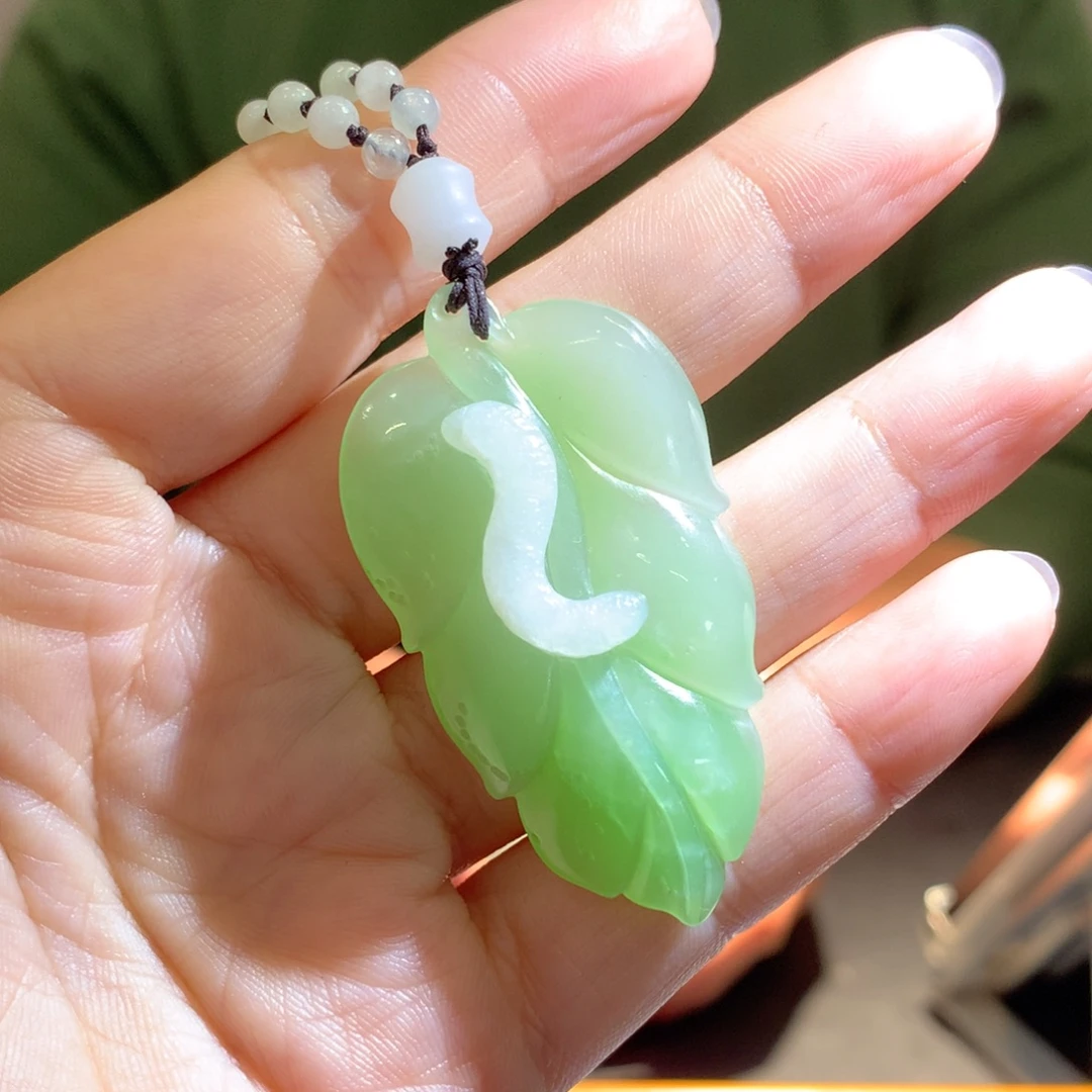 ****花和田玉未镶嵌颈饰