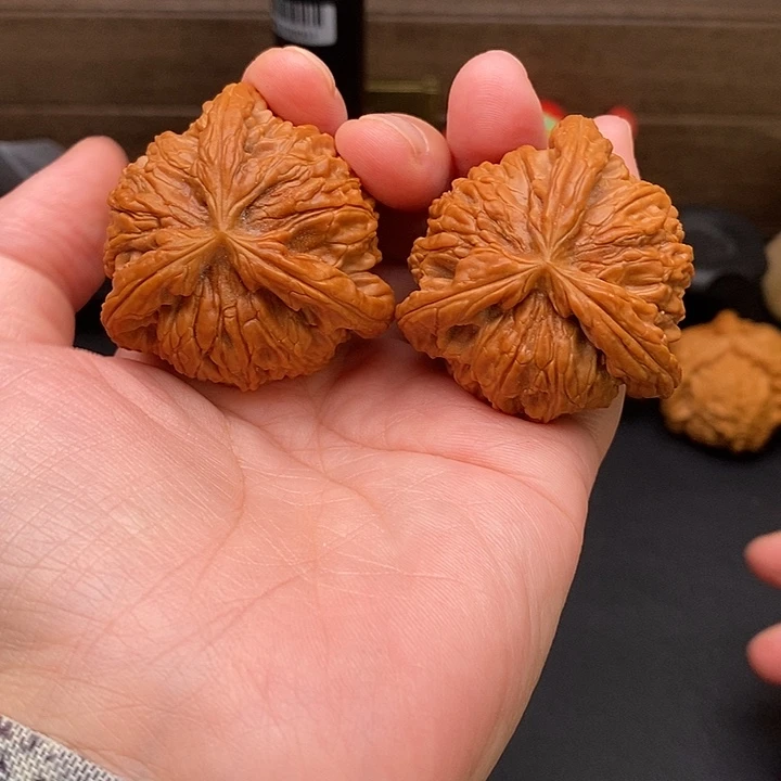 高***物把件文玩核桃白奔