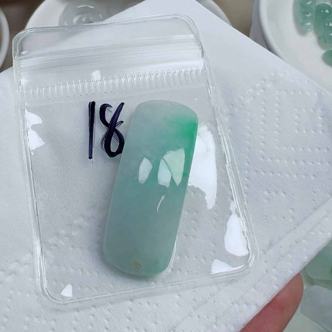 小***窗翡翠散珠18 号链接，A货翡翠