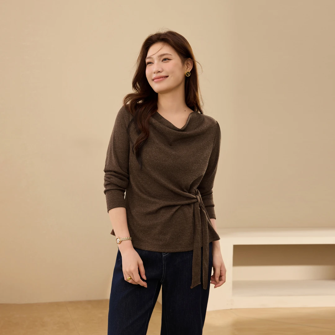 【云朵慕斯】纤莉秀大码女装流光风荡领小众收腰软糯针织衫QK4577