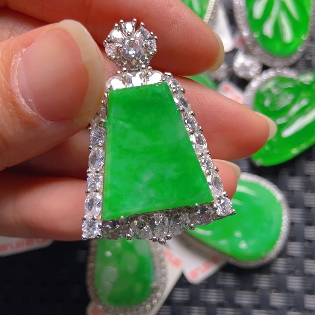 翡翠银S925镶嵌颈饰无事吊坠