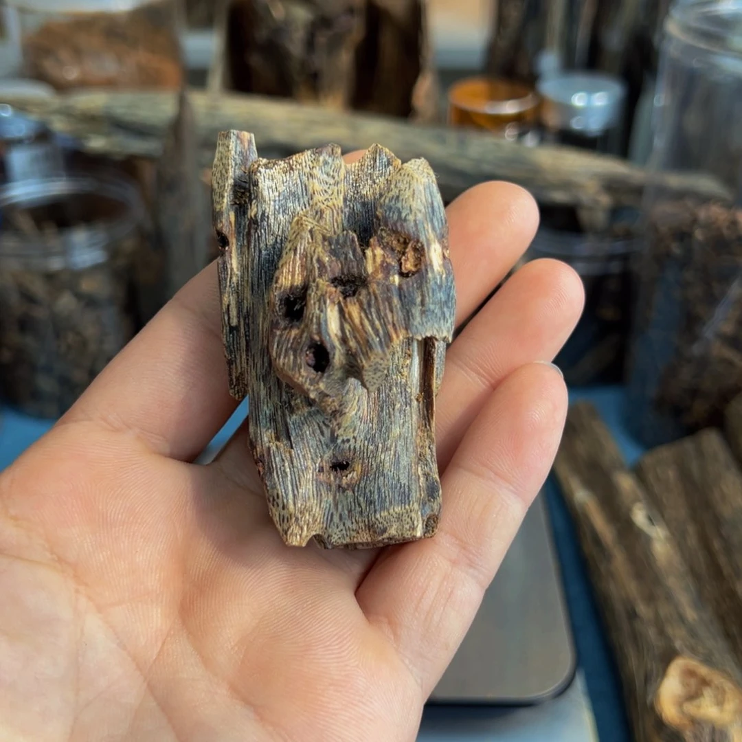 沉香木手把件寻****十陆河块料26克