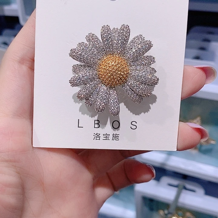 锆石铜合金小雏菊胸针