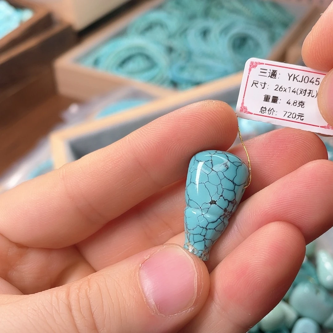 绿松石未镶嵌颈饰