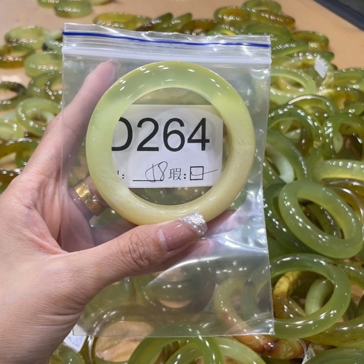 未镶嵌蛇纹石玉手镯潜****子