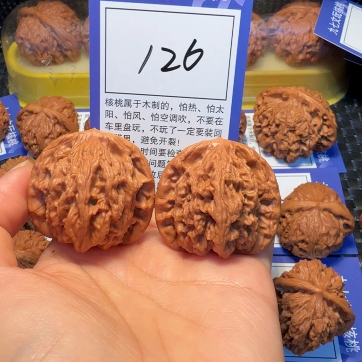 文玩核桃把件126粗筋虎42