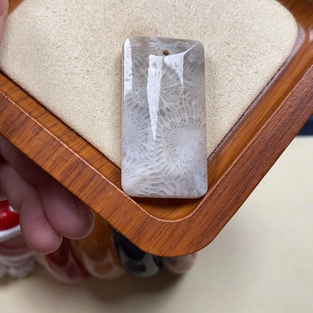 硅化玉合金吊坠牌子