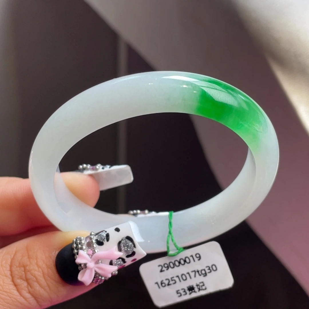 翡翠未镶嵌手镯【小圈强推无包容】辣绿白底青贵妃手镯