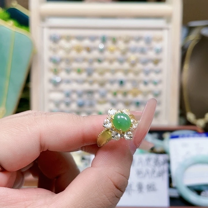 翡翠手镯未镶嵌天然翡翠