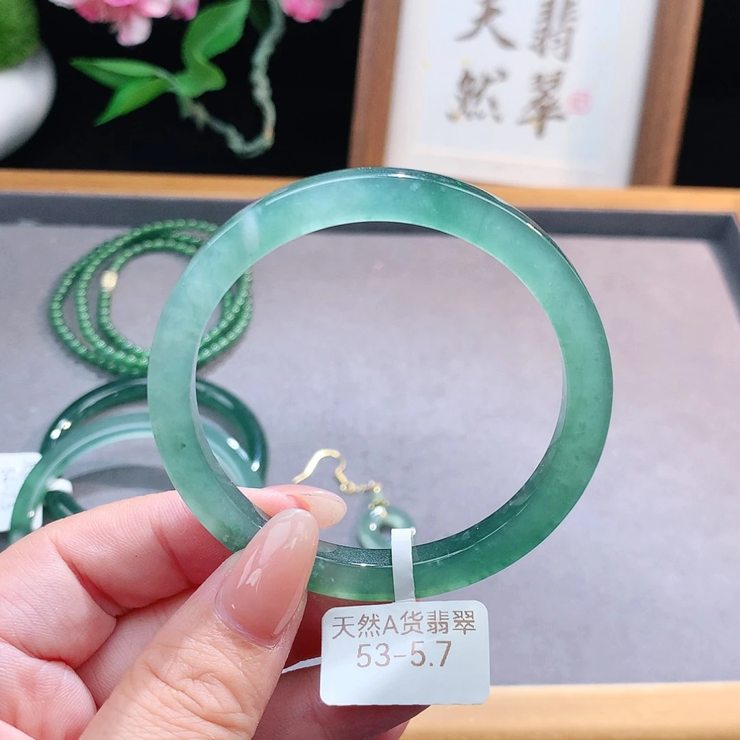 未镶嵌手镯（圆镯）翡翠