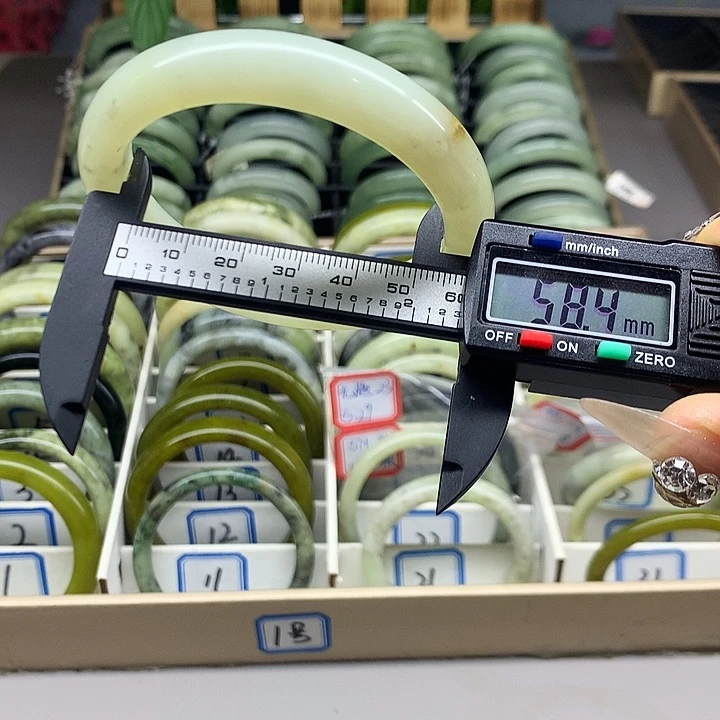 未镶嵌蛇纹石玉手镯39
